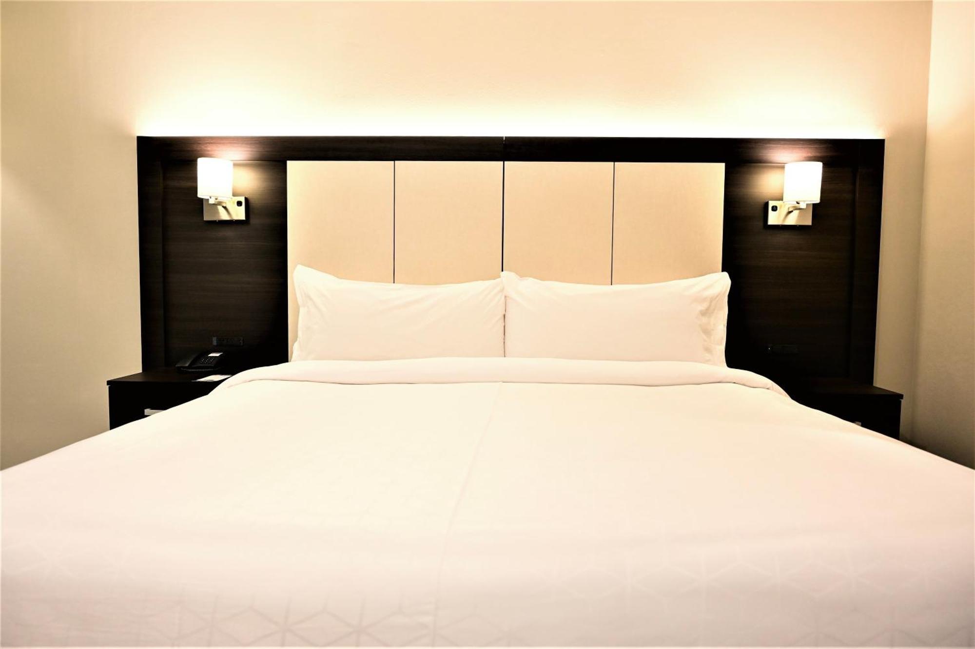 Holiday Inn Express Rosario By Ihg Екстер'єр фото