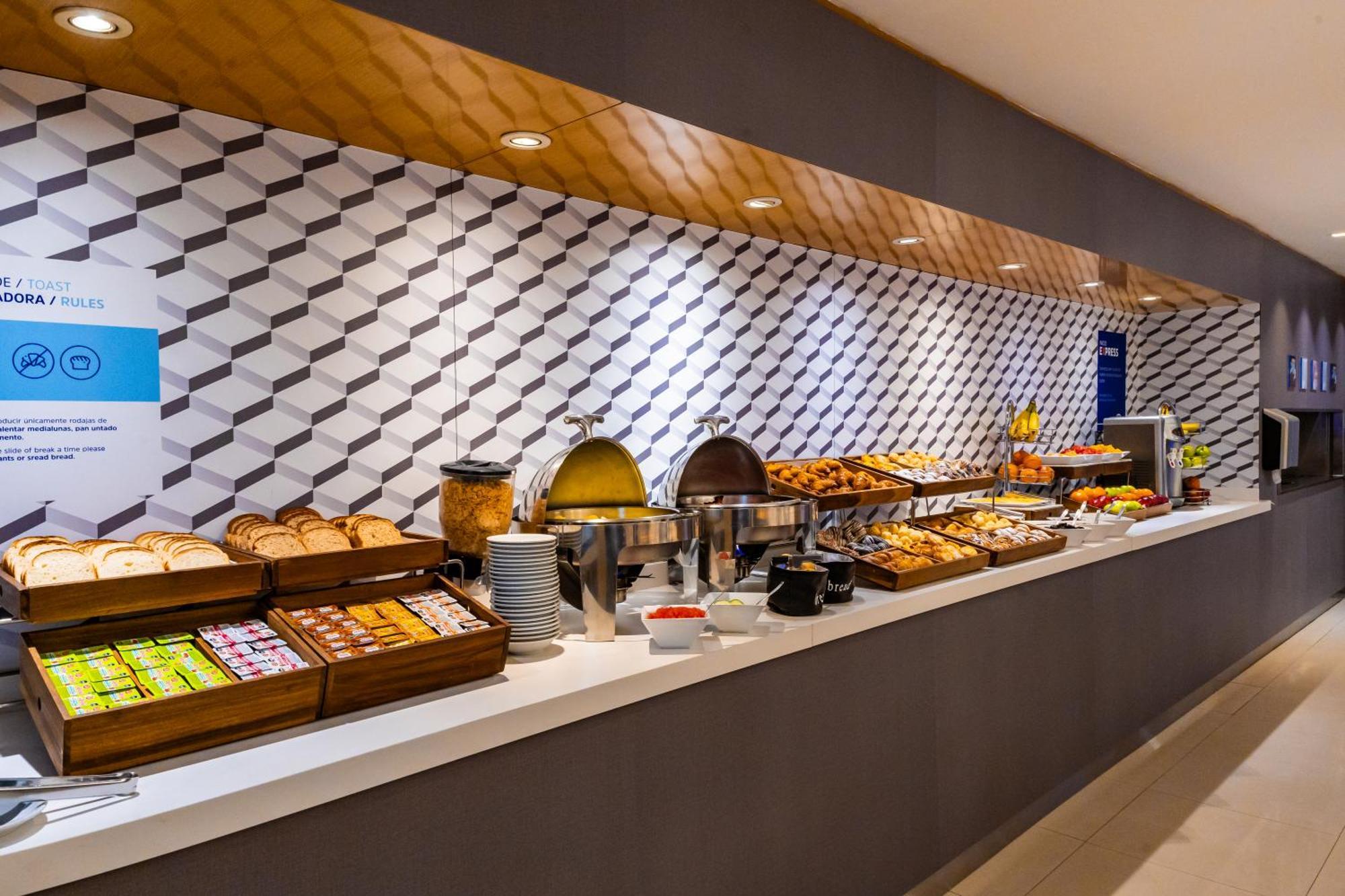 Holiday Inn Express Rosario By Ihg Екстер'єр фото